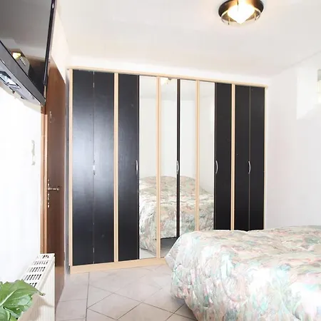 홈스테이 Ferienwohnung Im Grunen
