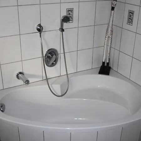 홈스테이 Ferienwohnung Im Grunen *